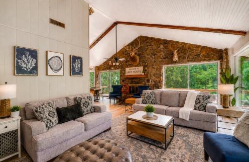 Afton House | Pub, Hot Tub, Game Room, Monkey Island Waterfront