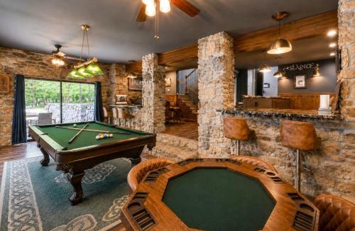 Afton House | Pub, Hot Tub, Game Room, Monkey Island Waterfront