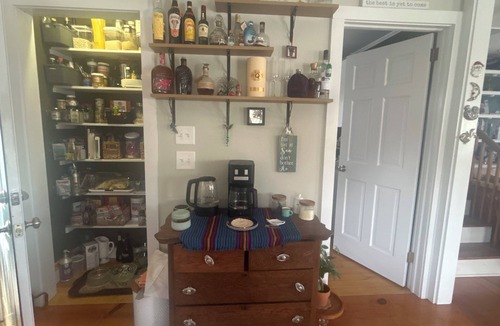 New Bern Cottage | Pups welcome! 1 BR with large fenced yard. 3.5 blocks from Downtown New Bern.