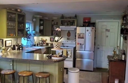 New Bern Cottage | Pups welcome! 1 BR with large fenced yard. 3.5 blocks from Downtown New Bern.