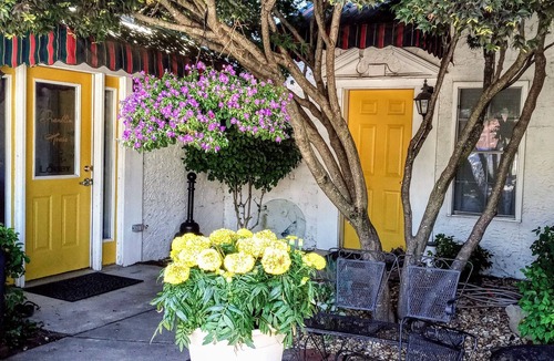 Cowan Hotel | Q. ensuite room in Historic Railroad Inn & town. Continental Breakfast.