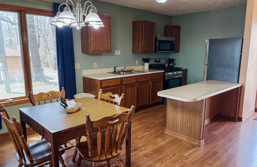 Golconda House | Quad Deluxe Cabin -Bungalow w/Two Kitchens & 4 Bedrooms!