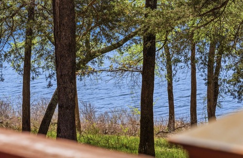 Shell Knob Apartment | Quail Cove 10 | Lakefront Studio + Boat Slip