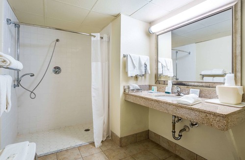 Gold Rock Hotel | Quality Inn Battleboro - Rocky Mount