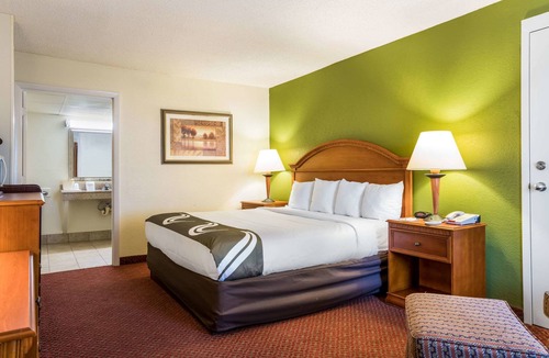 Gold Rock Hotel | Quality Inn Battleboro - Rocky Mount