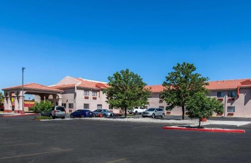 Albuquerque Hotel | Quality Inn & Suites Albuquerque North near Balloon Fiesta Park