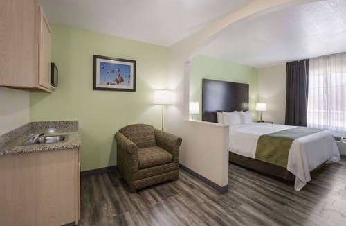 Clayton Hotel | Quality Inn & Suites Clayton, NM
