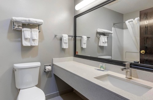 Lincoln Hotel | Quality Inn & Suites Lincoln North