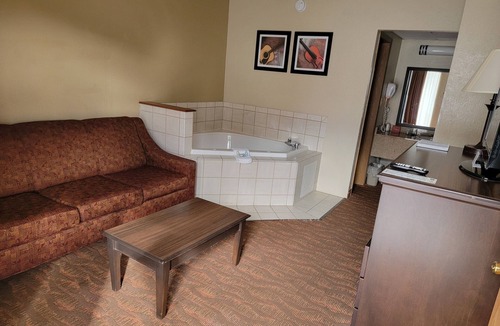 Branson Theater District Hotel | Quality Inn West