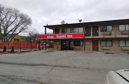 South Central Omaha Apartment | Queen Bed Accessible Non-Smoking