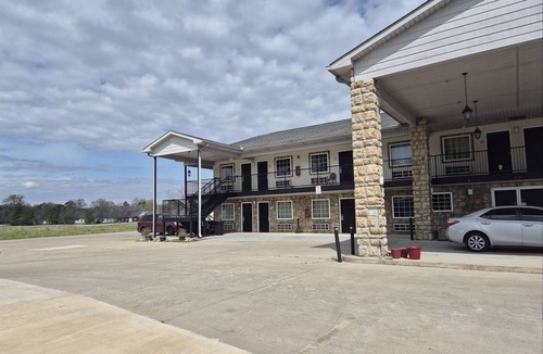 Chickamauga Apartment | Queen Bed Non-Smoking