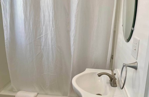 Buxton Hotel | Queen Efficiency | 11 | Pet Friendly