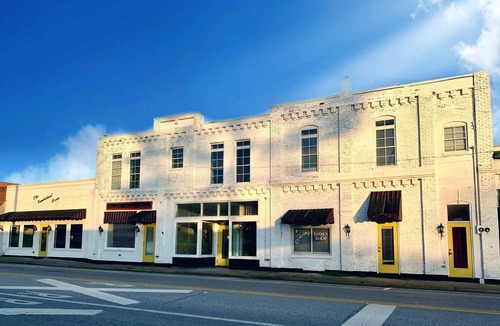 Cowan House | Queen ensuite room in historic railroad inn & town. Continental breakfast.
