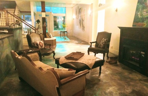 Cowan House | Queen ensuite room in historic railroad inn & town. Continental breakfast.