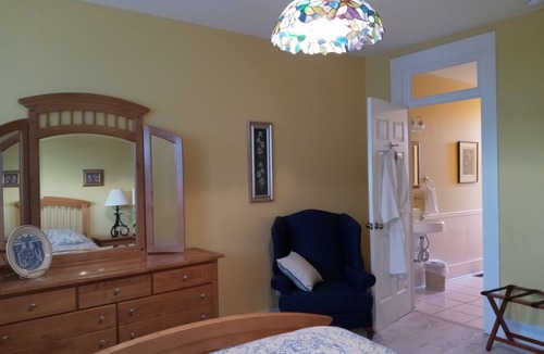 Cowan House | Queen ensuite room in historic railroad inn & town. Continental breakfast.