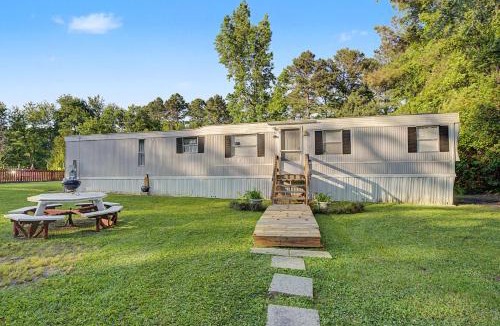 Maple Hill House | Quiet 2BR Retreat Sleeps 4 Near Beaches & Nature