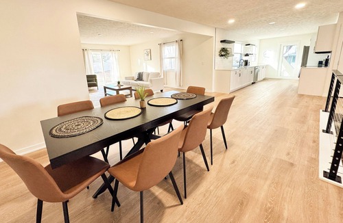 Beatrice House | Quiet 4-bedroom house charming Beatrice