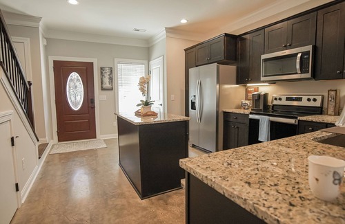 White Bluff House | Quiet, Comfort, Safety - 30 min from Nashville.