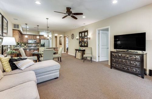 Branson Condo | Quiet Condo w/Patio: 3 Mi to Dtwn Branson!