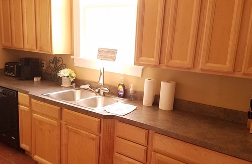 Crescent Hill Apartment | Quiet, Cozy & Safe 2 Bed 1 Bath in Crescent Hill