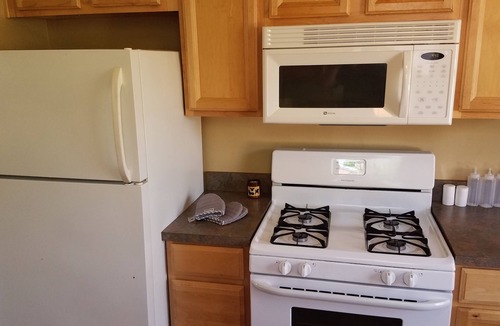 Crescent Hill Apartment | Quiet, Cozy & Safe 2 Bed 1 Bath in Crescent Hill