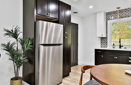 Shelbyville House | Quiet Downtown Maple Cottage Gem