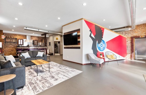 Wichita House | Quiet King Suit/Workspace/Near Downtown