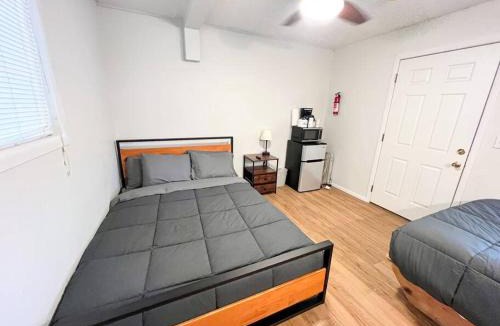 Howard House | Quiet Motel Room on Ark River - 2 beds - 15 min to Salida