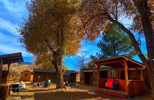 Howard House | Quiet Motel Room on Ark River - 2 beds - 15 min to Salida