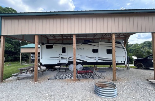 Monticello House | Quiet, spacious, family/Pet friendly covered Campsite. 5 min from Conley Bottom.