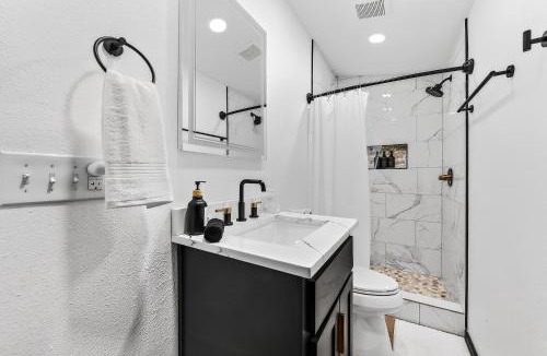 Bella Vista House | Radcliffe Ride Out Modern Bella Vista Retreat- Game Room, Fire Pit, Pet Friendly - Sleeps 10