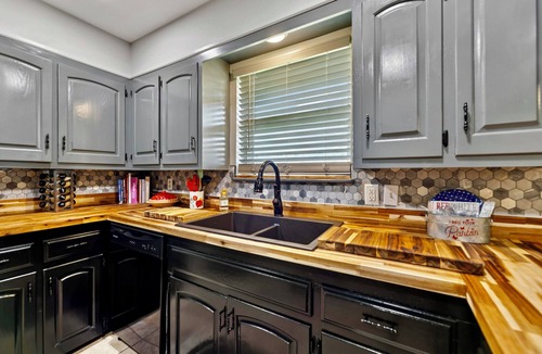 Tulsa County House | RANCH 3BRHOUSE & BARN. HORSE&PET FRIENDLY. GATED. SLEEPS 7. GLENPOOL CITY LIMITS