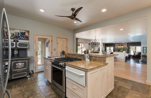 Mancos House | Rancho Sendero Correo - Historic Home & Cabin on 300 Acres - Hot Tub