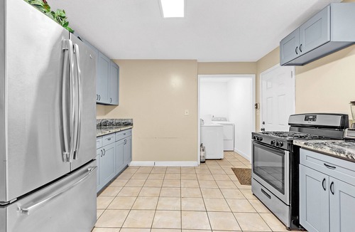 Memphis House | Rare 6-Bedroom Home Near Midtown Memphis & Beale Street.