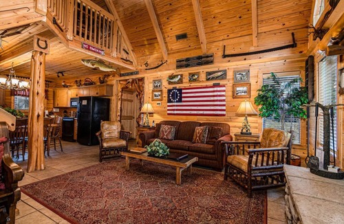 Big Cedars Cabin | Real Cabin, Highend Decor, Hot Tub, Loft, Gametable, Near BigCedar