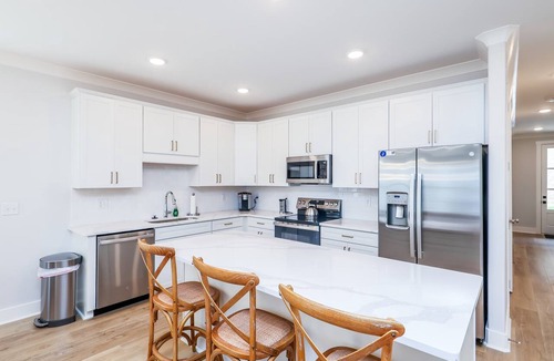 Oxford House | Rebs on Miramar by Apex Short Term Stays