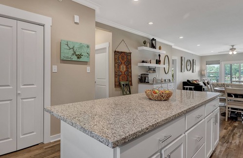 Lake Hamilton Condo | Recharge with a Lake Break!