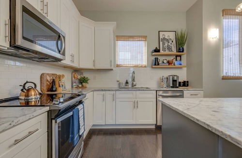 Hadley - Washington House | Record Retreat | Great Downtown Access!