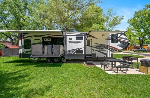 Bull Creek RV Rental | Recreational vehicle (RV) ∙ 1 bedroom ∙ 8 guests