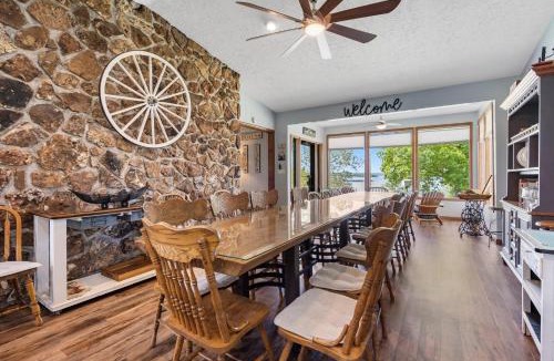 Big Cedars Cabin | Red Bud Cove Lakefront Farm House on Table Rock Lake