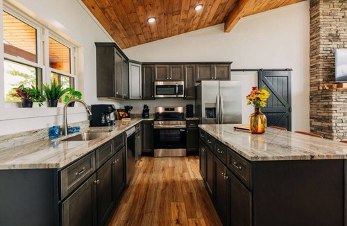 Rogers Cabin | Red River Gorge Cabin: Hot Tub, Fireplace + Deck