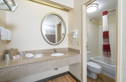 Watterson Park Hotel | Red Roof Inn Louisville Fair and Expo