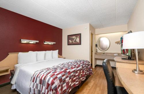 Edgewood Hotel | Red Roof Inn Louisville Expo Airport