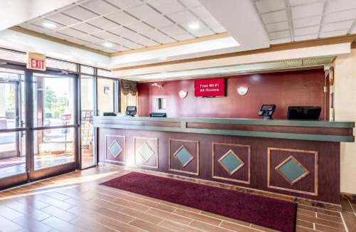 Clinton Hotel | Red Roof Inn & Suites Clinton, TN