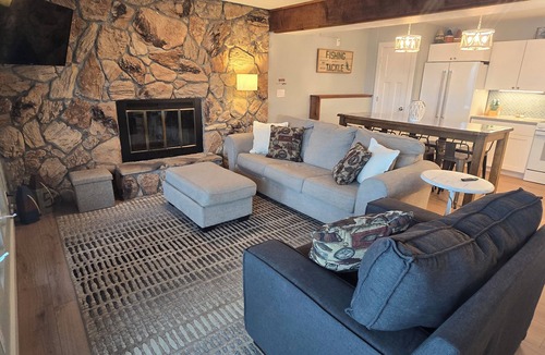 Lake Ozark House | Reel 'em Inn 🎣 Bring your boat! Best location, amazing views, private dock.