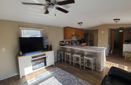 Hornbeak House | REELFOOT LAKE☆ Charming 2 BR, 1 BA Mobile home with a stunning view of the lake!