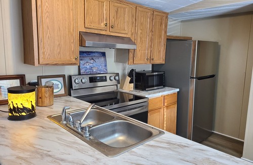 Hornbeak House | REELFOOT LAKE☆ Charming 2 BR, 1 BA Mobile home with a stunning view of the lake!