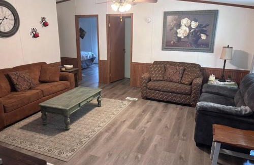Mariah Hill House | Reindeer Crossing - Blitzen Yellow - Less than 2 mi to Holiday World