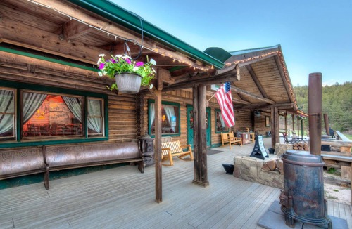 Weston Cabin | Rejuvenating bald eagle cabin with Shower Jacuzzi