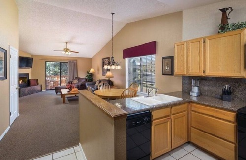 Flagstaff Resort | Relax & cool off in a 2Bed 2Bath, Full Kitchen & dining area, W/D golf nearby.